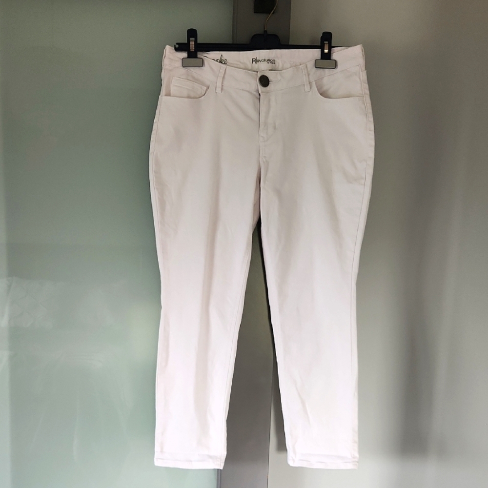 Ricki's Size 29 Women's White Brooke Capri
